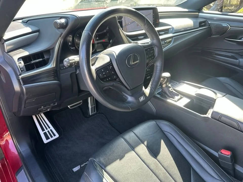 2019 Lexus ES 7th Gen - Image 16 of 20