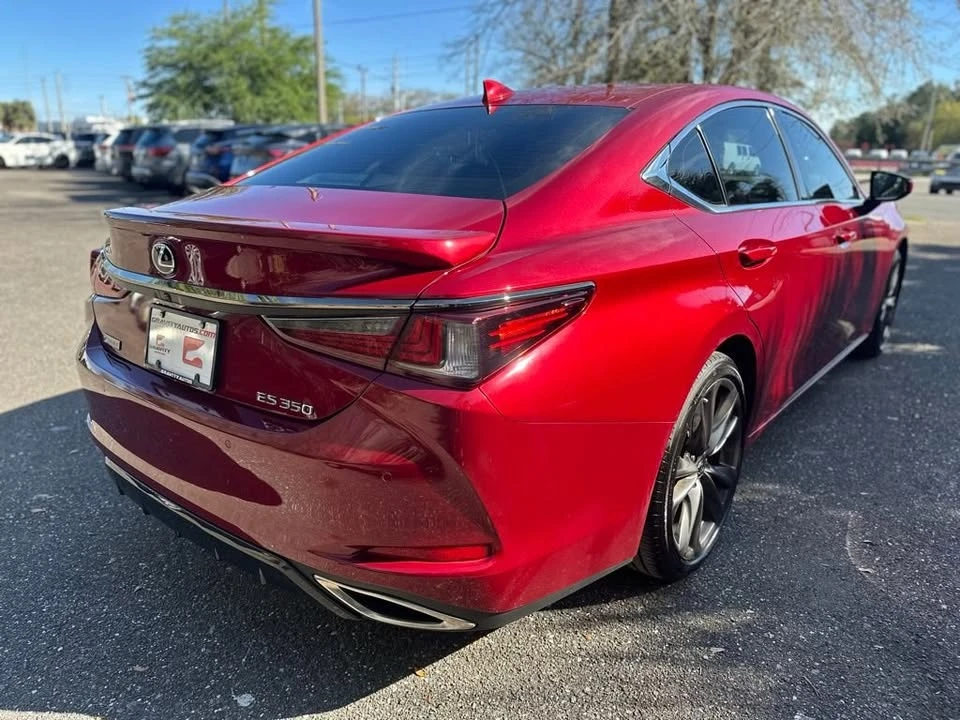 2019 Lexus ES 7th Gen - Image 11 of 20