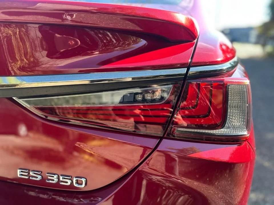 2019 Lexus ES 7th Gen - Image 10 of 20