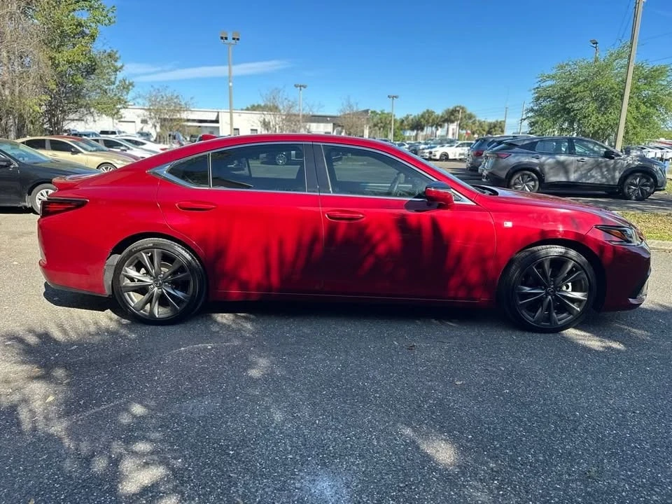 2019 Lexus ES 7th Gen - Image 12 of 20