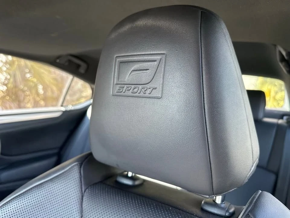 2019 Lexus ES 7th Gen - Image 15 of 20