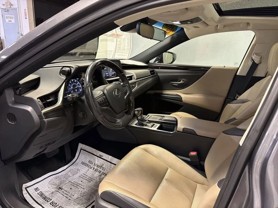 2019 Lexus ES 7th Gen - Image 10 of 20