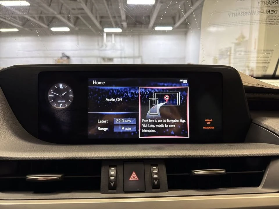 2019 Lexus ES 7th Gen - Image 13 of 20