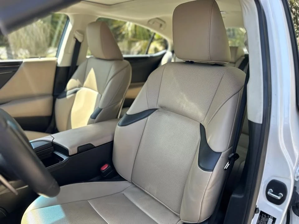 2019 Lexus ES 7th Gen - Image 15 of 19