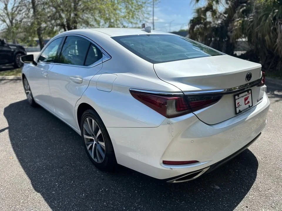 2019 Lexus ES 7th Gen - Image 8 of 19