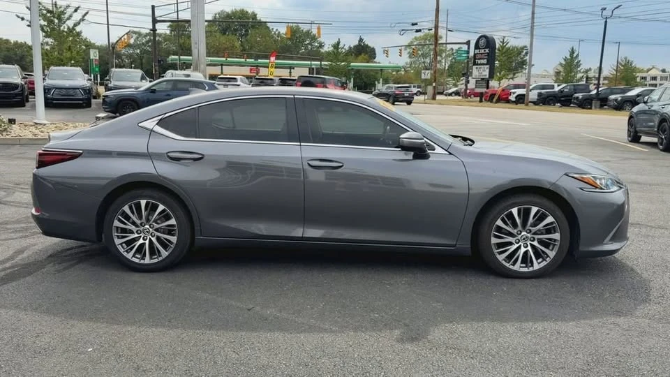 2019 Lexus ES 7th Gen - Image 9 of 20