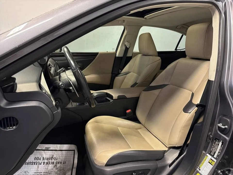 2019 Lexus ES 7th Gen - Image 18 of 20