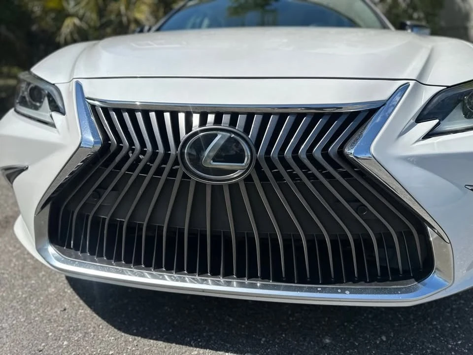2019 Lexus ES 7th Gen - Image 5 of 19