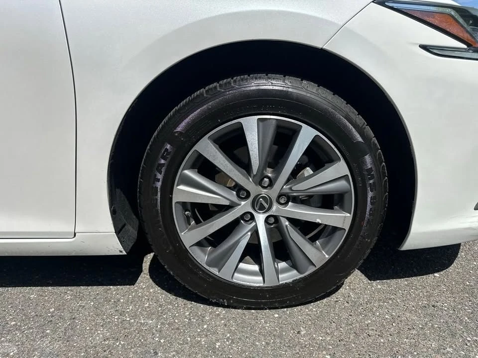 2019 Lexus ES 7th Gen - Image 14 of 19