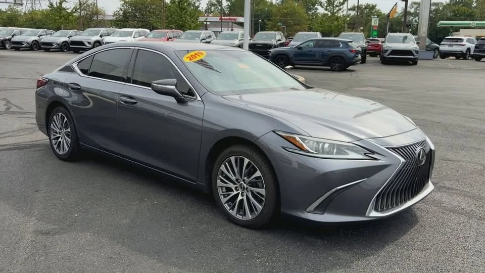 2019 Lexus ES 7th Gen - Image 2 of 20