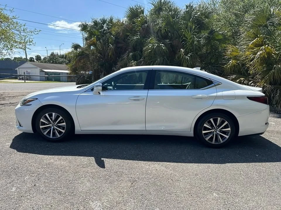 2019 Lexus ES 7th Gen - Image 7 of 19