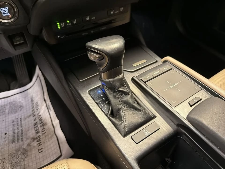 2019 Lexus ES 7th Gen - Image 15 of 20