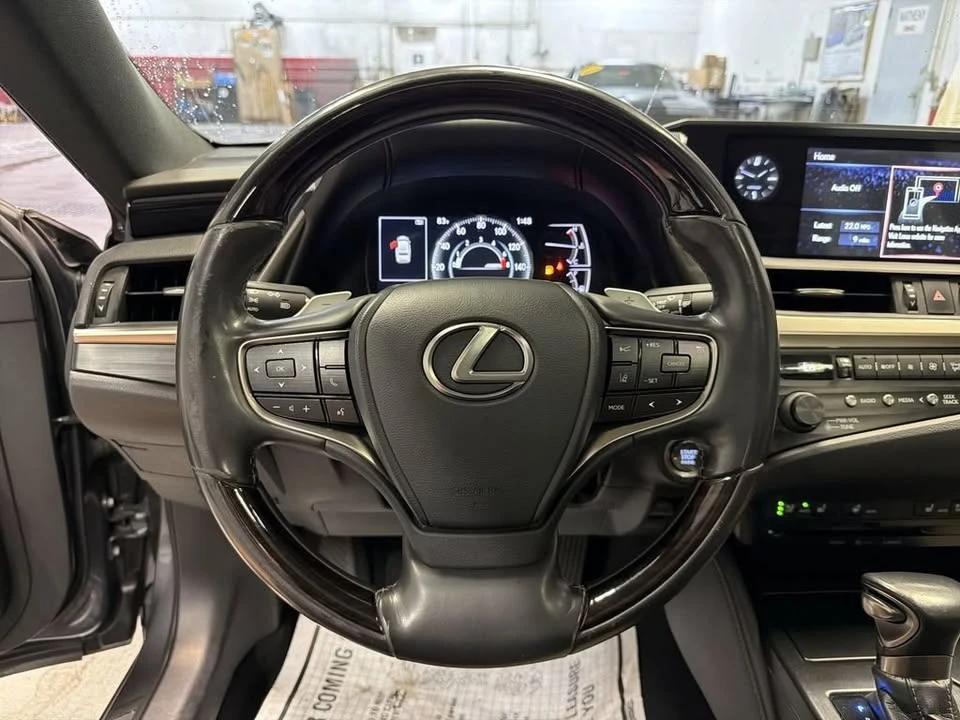 2019 Lexus ES 7th Gen - Image 11 of 20
