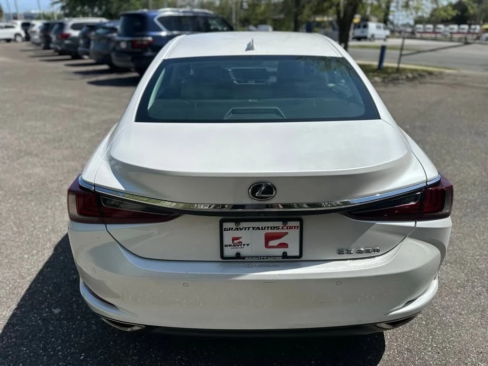 2019 Lexus ES 7th Gen - Image 9 of 19