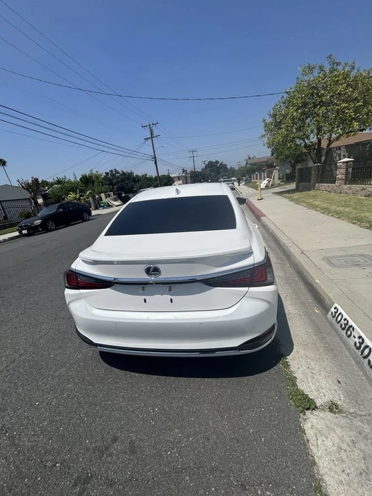 2019 Lexus ES 7th Gen - Image 8 of 13