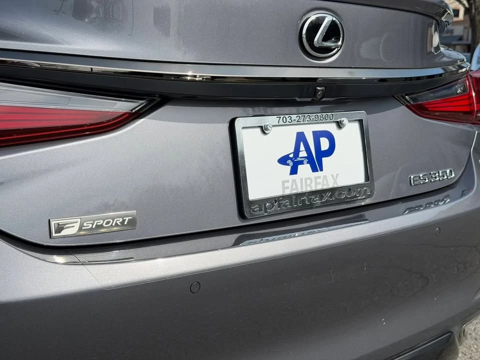 2019 Lexus ES 7th Gen - Image 13 of 18