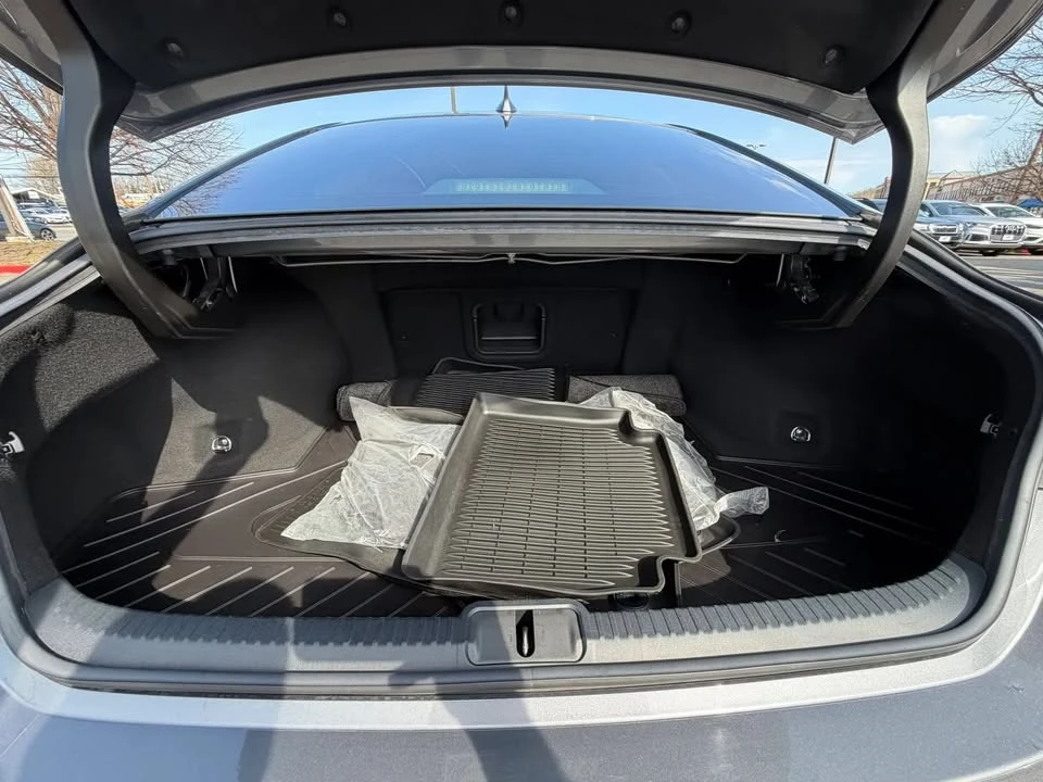2019 Lexus ES 7th Gen - Image 16 of 18