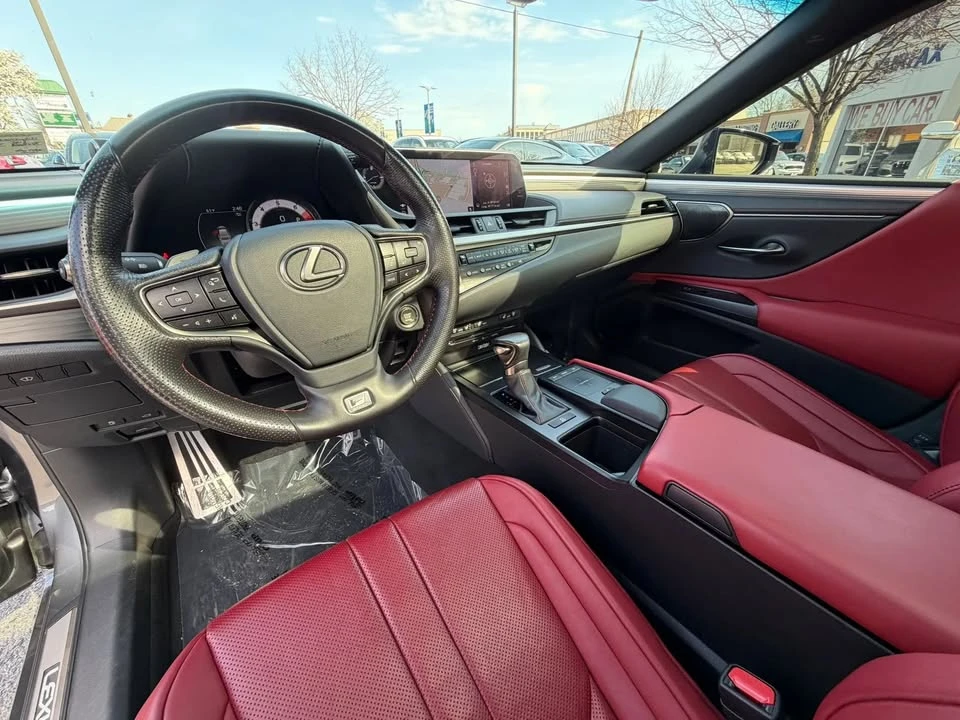 2019 Lexus ES 7th Gen - Image 18 of 18
