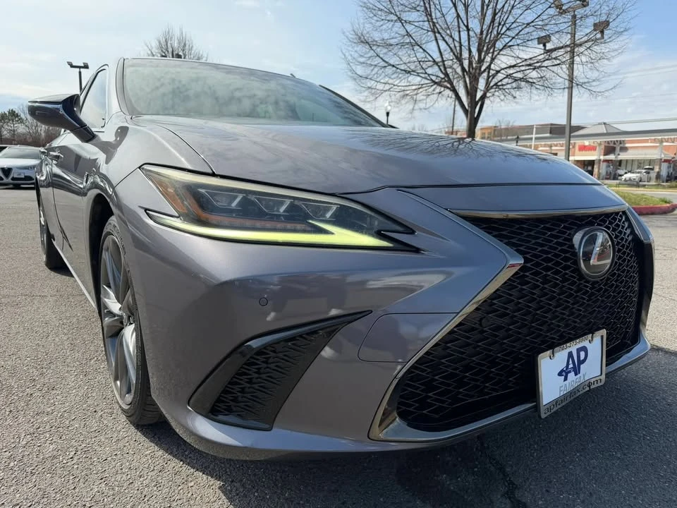 2019 Lexus ES 7th Gen - Image 11 of 18