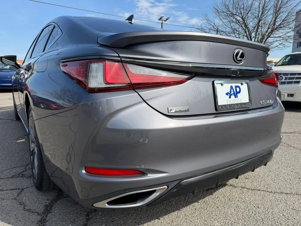 2019 Lexus ES 7th Gen - Image 12 of 18