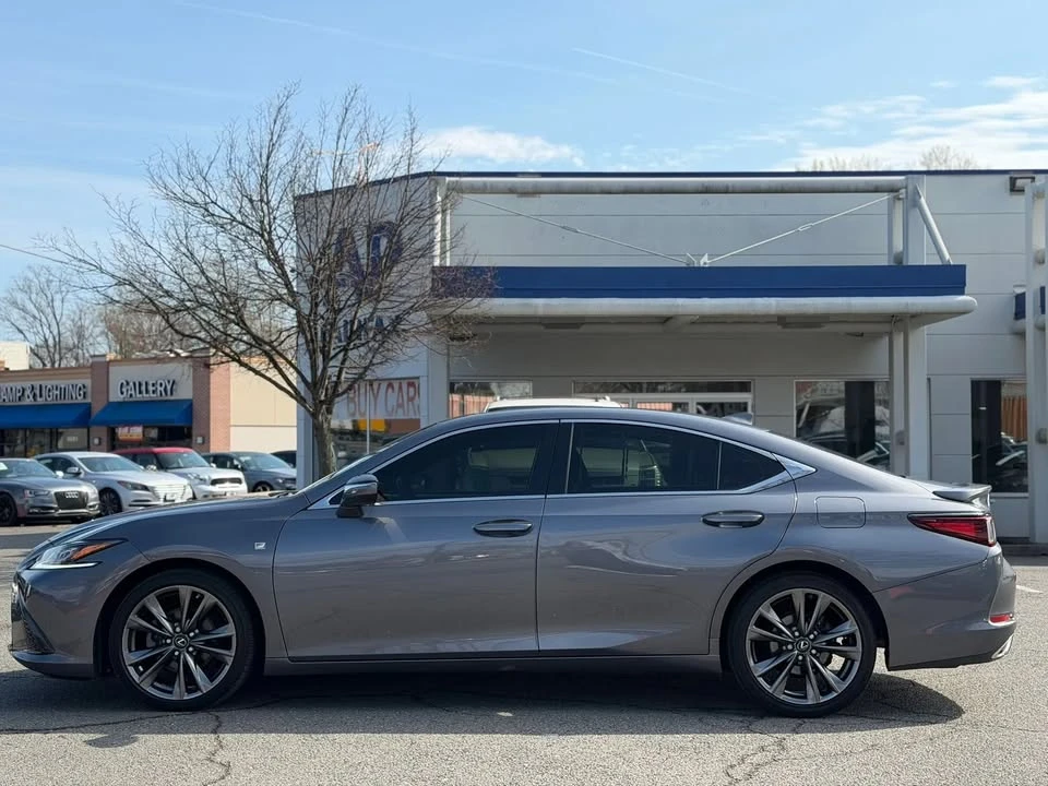 2019 Lexus ES 7th Gen - Image 9 of 18