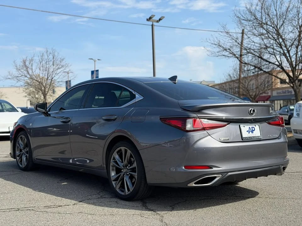 2019 Lexus ES 7th Gen - Image 8 of 18