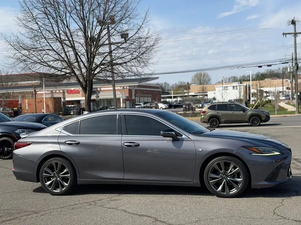 2019 Lexus ES 7th Gen - Image 5 of 18