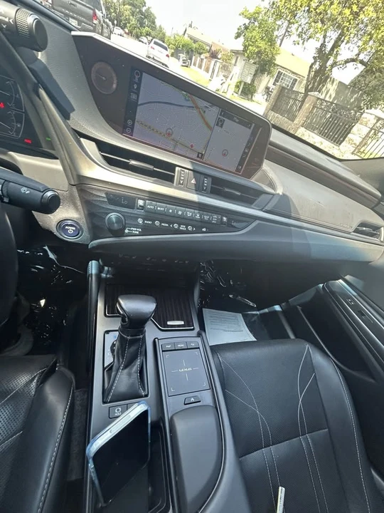 2019 Lexus ES 7th Gen - Image 3 of 13