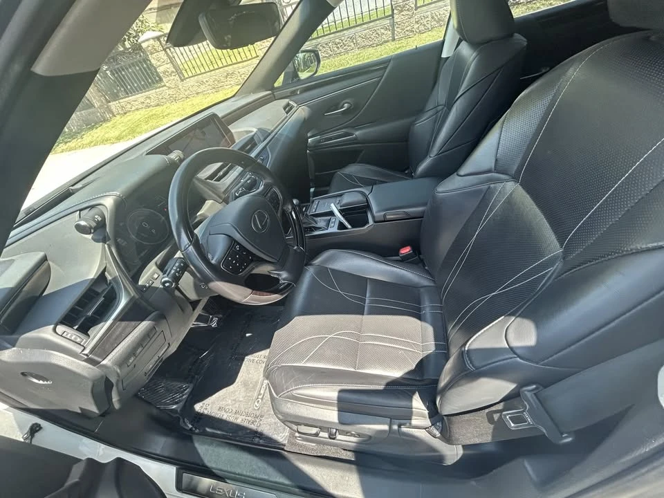 2019 Lexus ES 7th Gen - Image 13 of 13
