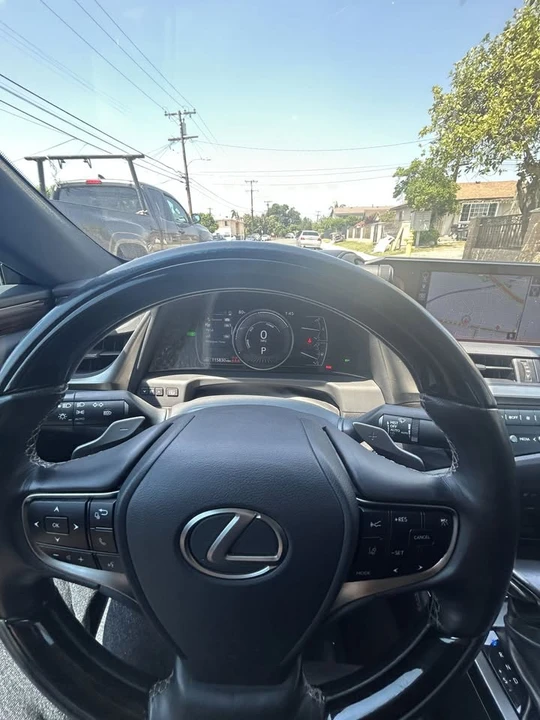 2019 Lexus ES 7th Gen - Image 2 of 13
