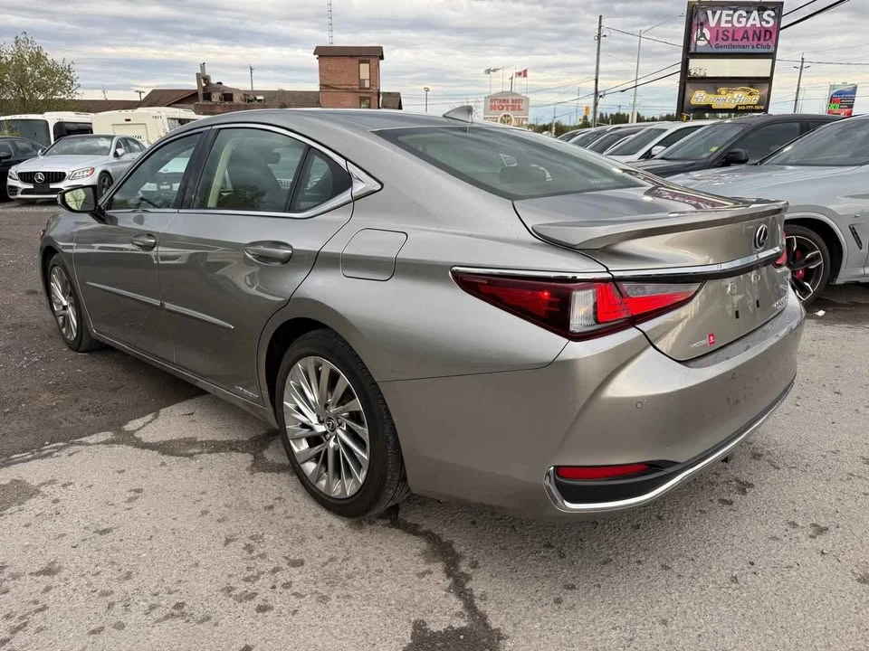 2019 Lexus ES 7th Gen - Image 2 of 20