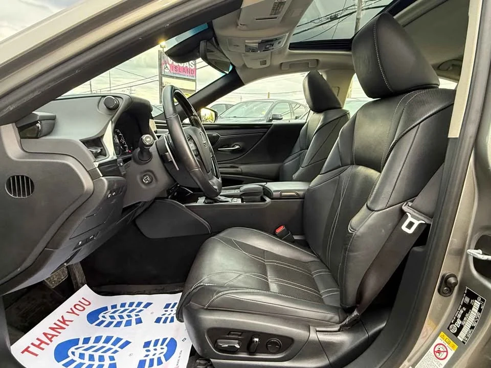 2019 Lexus ES 7th Gen - Image 19 of 20