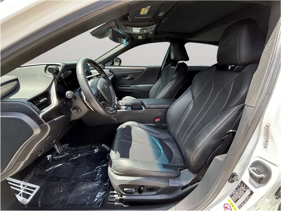 2019 Lexus ES 7th Gen - Image 2 of 20