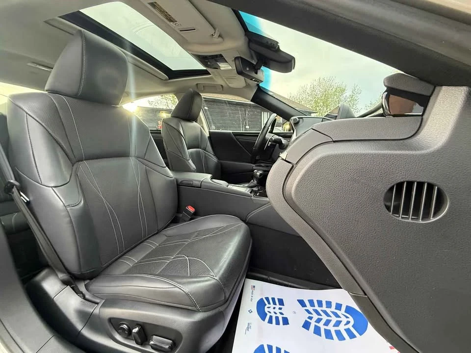 2019 Lexus ES 7th Gen - Image 10 of 20