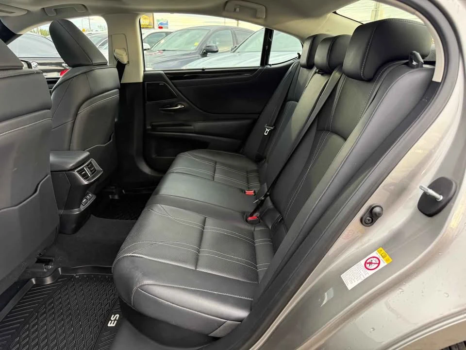 2019 Lexus ES 7th Gen - Image 7 of 20