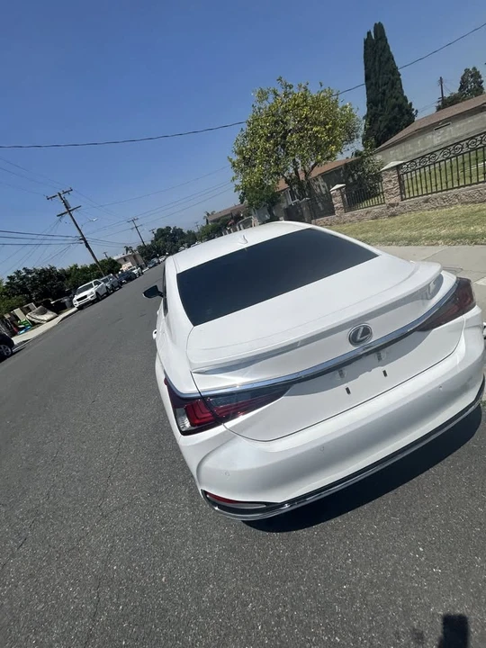 2019 Lexus ES 7th Gen - Image 10 of 13