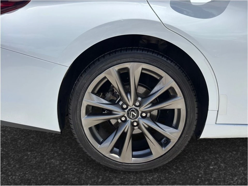 2019 Lexus ES 7th Gen - Image 15 of 20