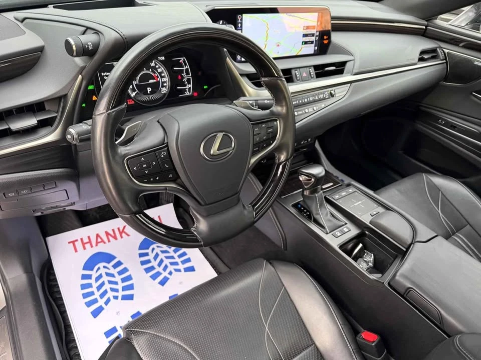 2019 Lexus ES 7th Gen - Image 18 of 20