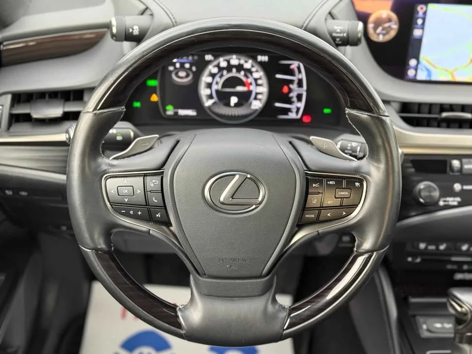2019 Lexus ES 7th Gen - Image 16 of 20