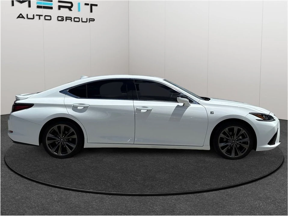 2019 Lexus ES 7th Gen - Image 10 of 20