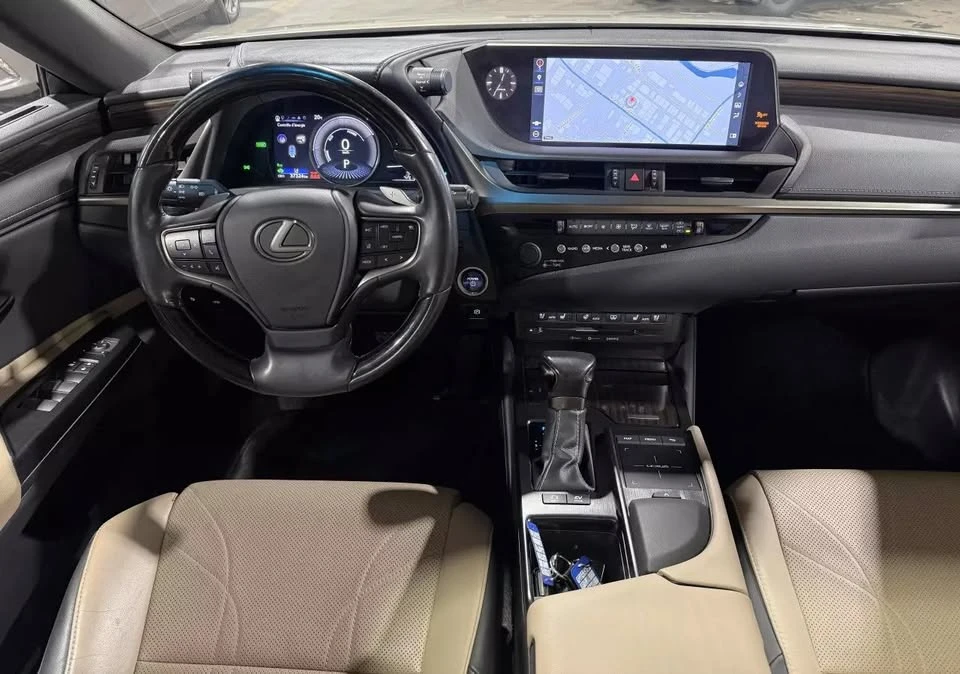 2019 Lexus ES 7th Gen - Image 15 of 20
