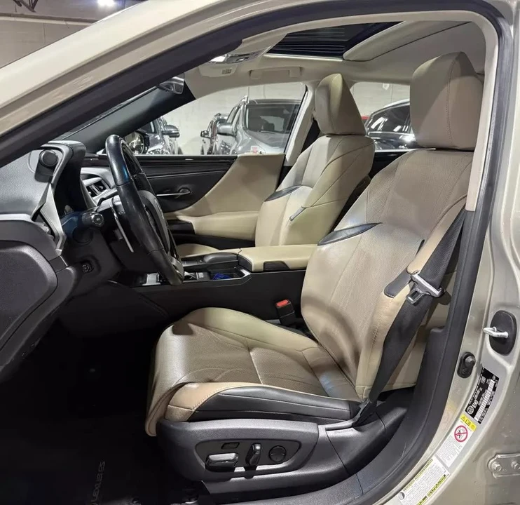 2019 Lexus ES 7th Gen - Image 11 of 20