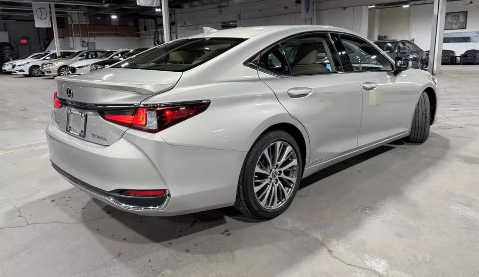 2019 Lexus ES 7th Gen - Image 3 of 20