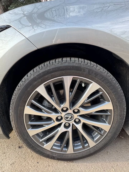 2019 Lexus ES 7th Gen - Image 17 of 20