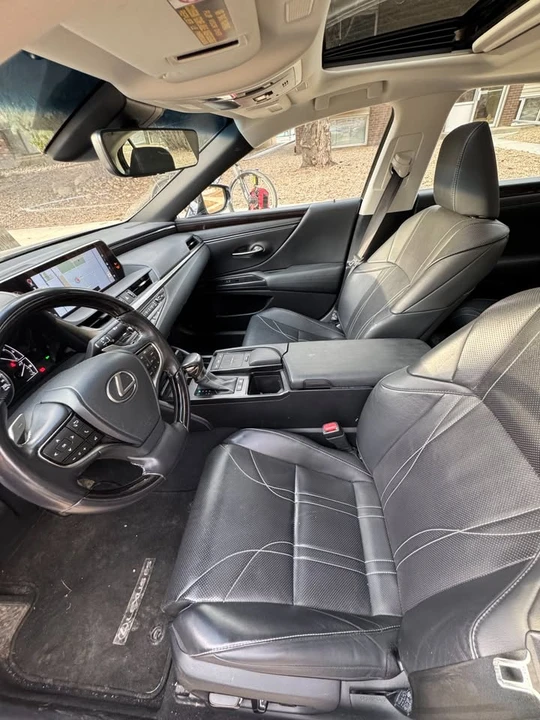 2019 Lexus ES 7th Gen - Image 14 of 20