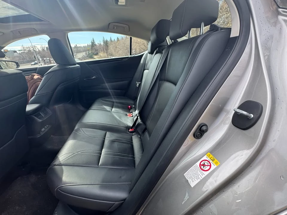 2019 Lexus ES 7th Gen - Image 16 of 20