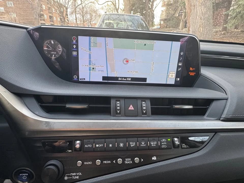 2019 Lexus ES 7th Gen - Image 13 of 20