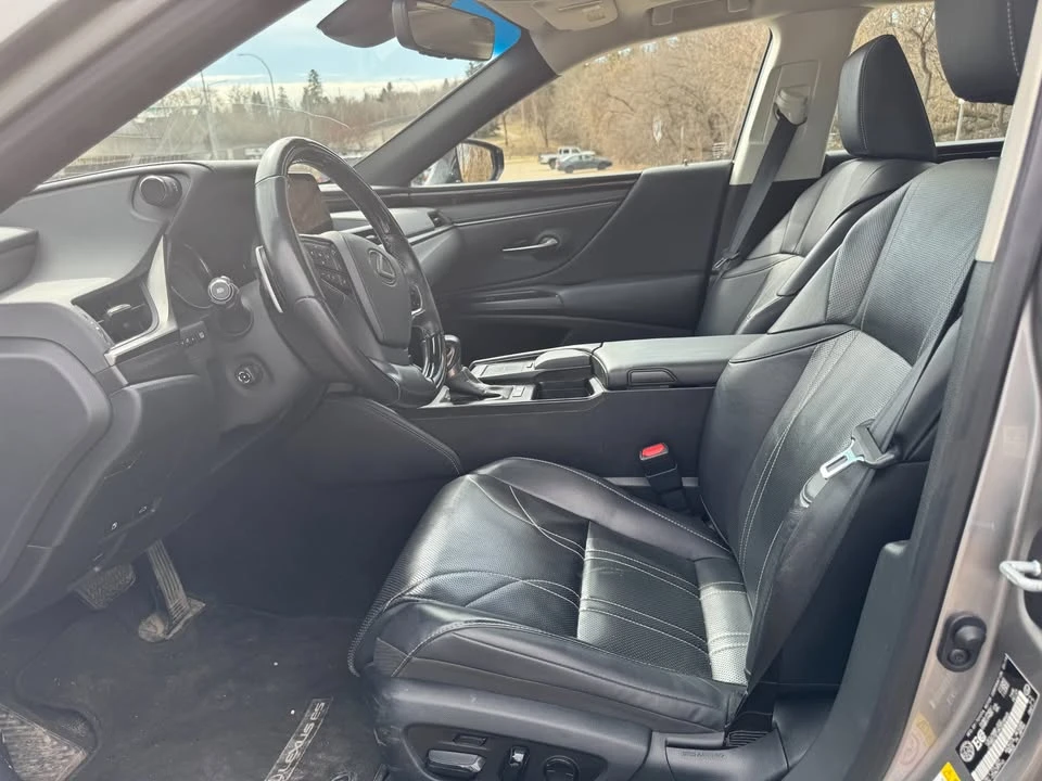 2019 Lexus ES 7th Gen - Image 15 of 20