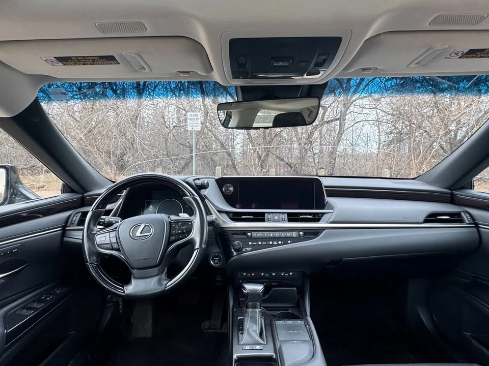 2019 Lexus ES 7th Gen - Image 12 of 20