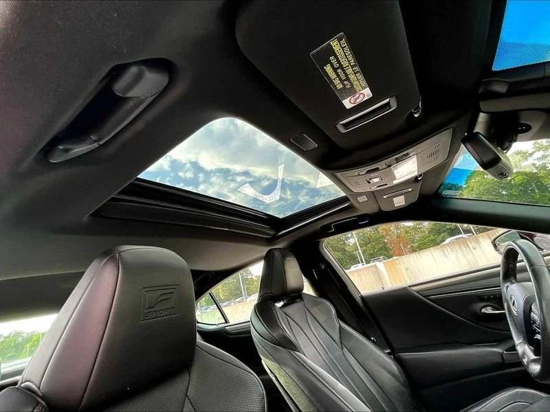 2019 Lexus ES 7th Gen - Image 13 of 14
